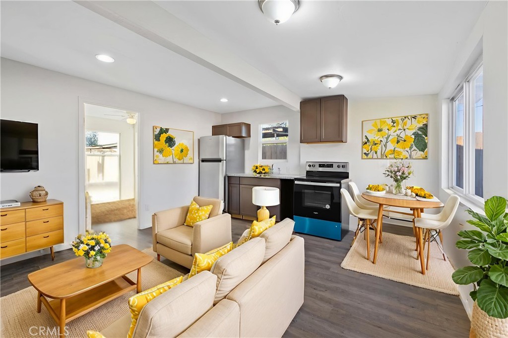 9893 Vista Ave, Hanford, CA 93230