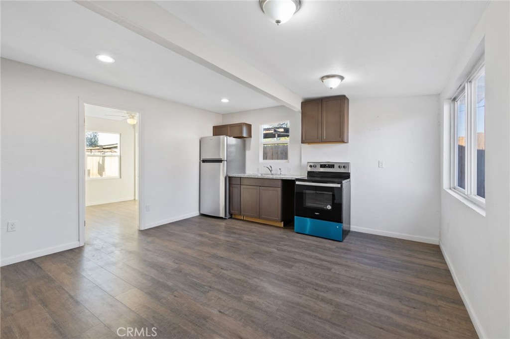 9893 Vista Ave, Hanford, CA 93230