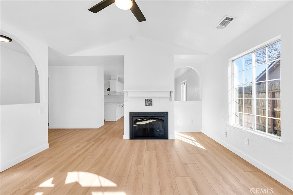 906 Don Medico Dr, Hanford, CA 93230