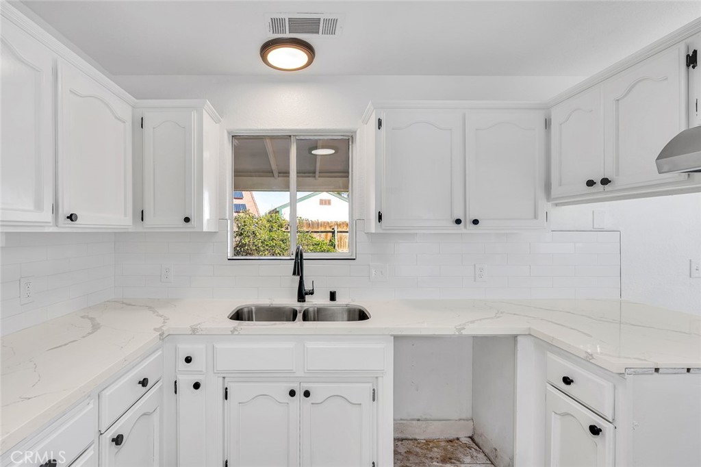 906 Don Medico Dr, Hanford, CA 93230