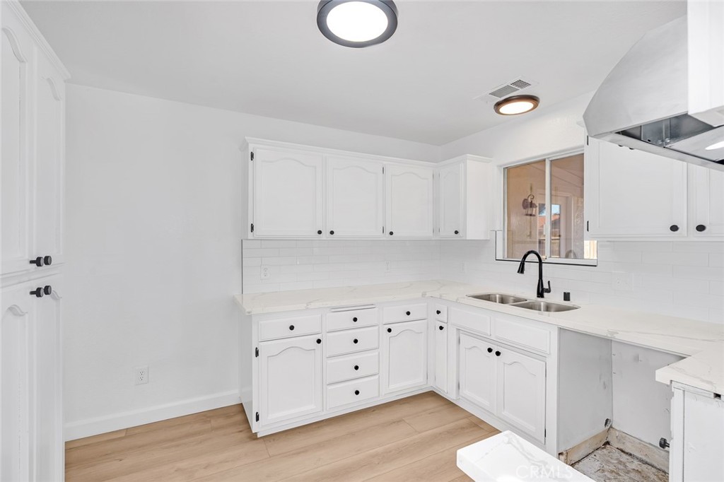 906 Don Medico Dr, Hanford, CA 93230