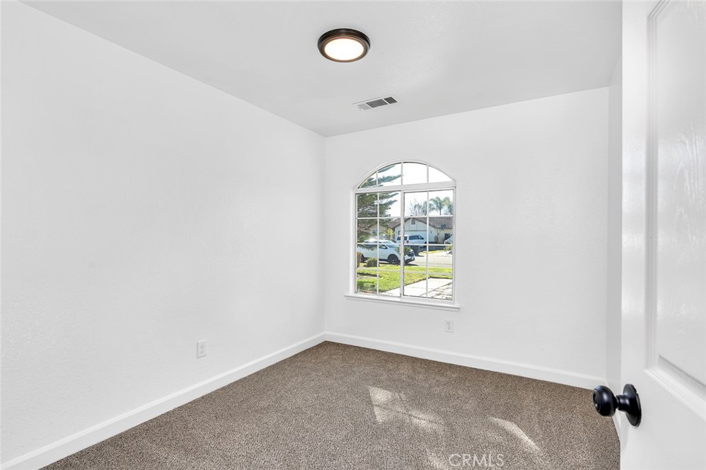 906 Don Medico Dr, Hanford, CA 93230