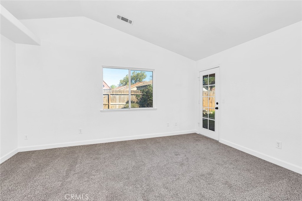 906 Don Medico Dr, Hanford, CA 93230