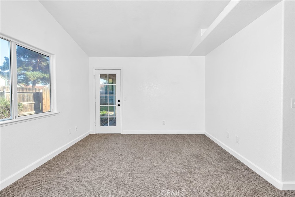 906 Don Medico Dr, Hanford, CA 93230