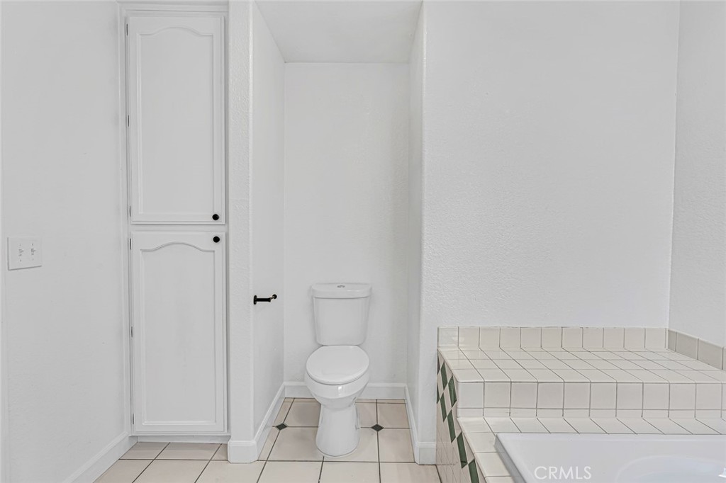 906 Don Medico Dr, Hanford, CA 93230