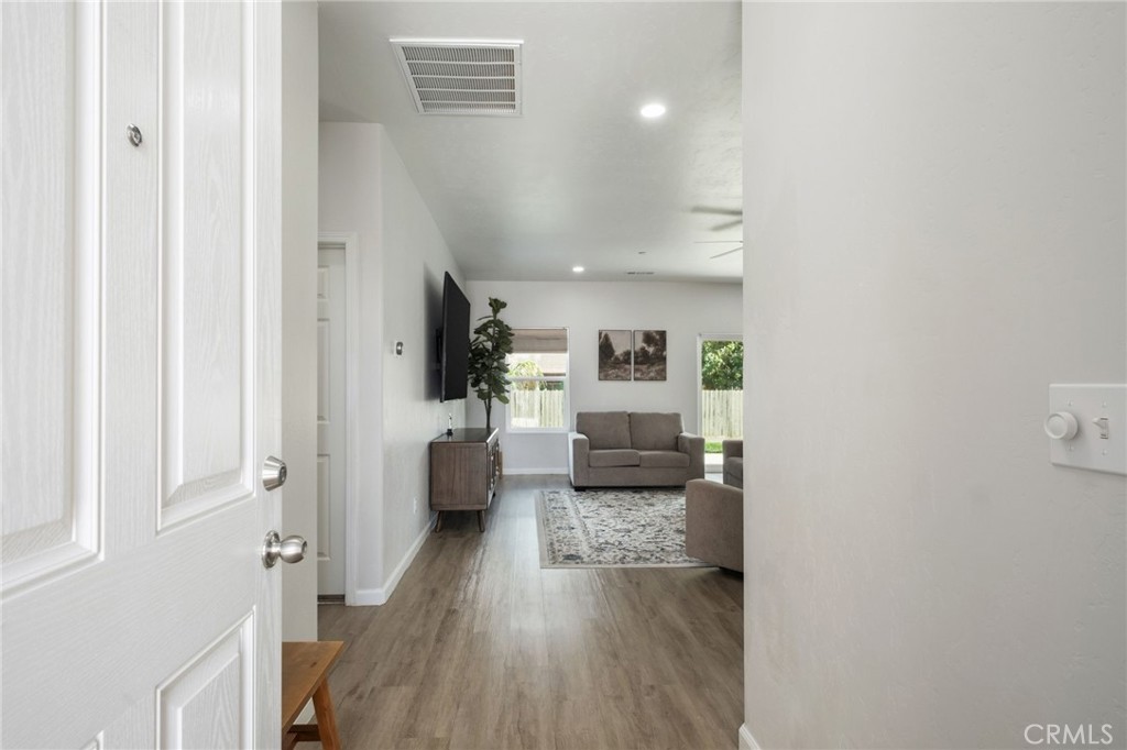 775 775 Kimball Ln, Hanford, CA 93230