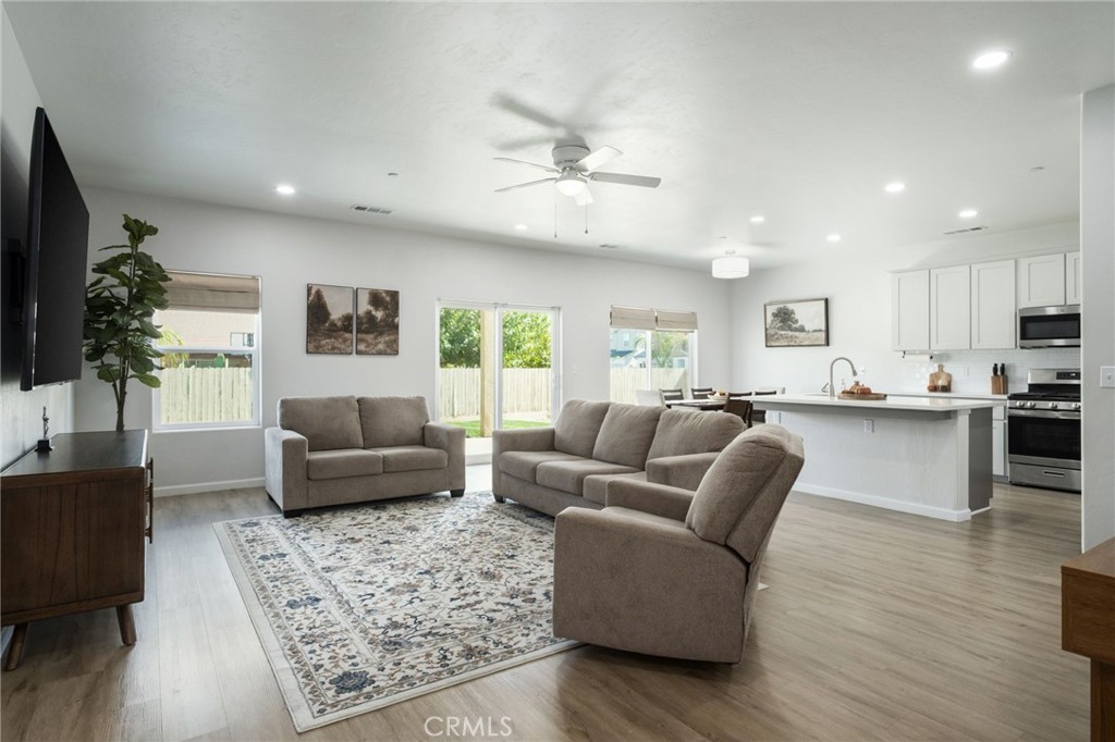 775 775 Kimball Ln, Hanford, CA 93230