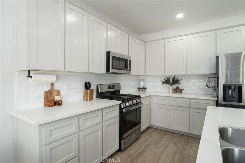 775 775 Kimball Ln, Hanford, CA 93230