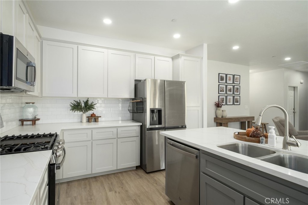 775 775 Kimball Ln, Hanford, CA 93230