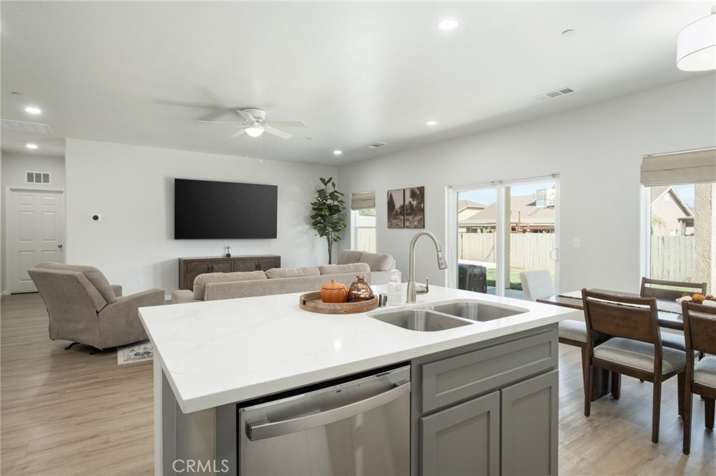 775 775 Kimball Ln, Hanford, CA 93230