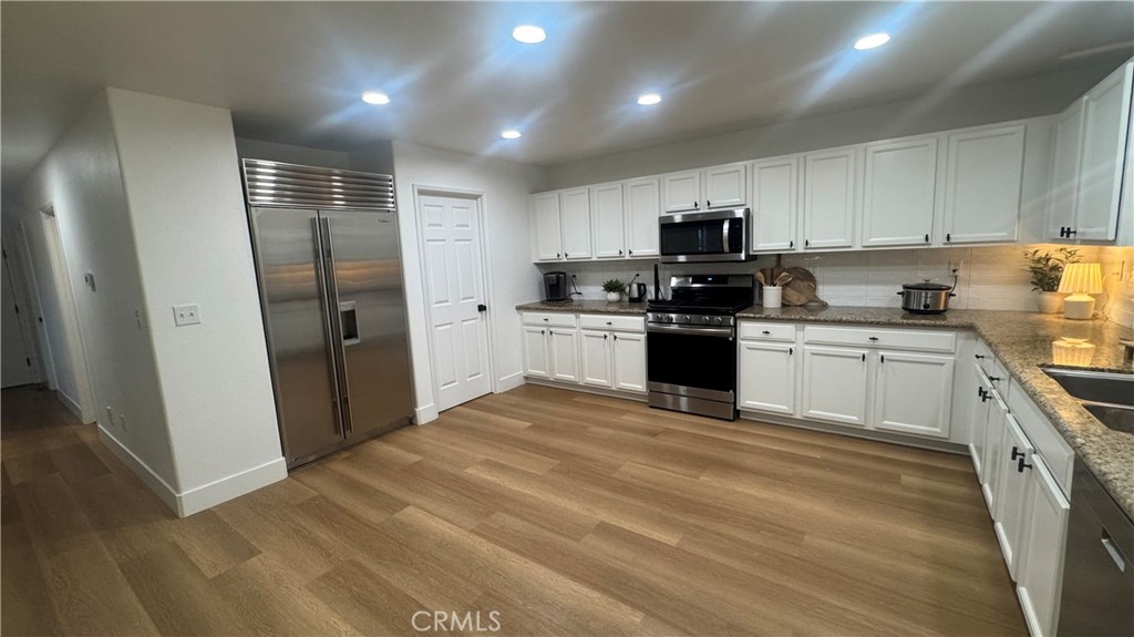 2174 W Picadilly, Hanford, CA 93230