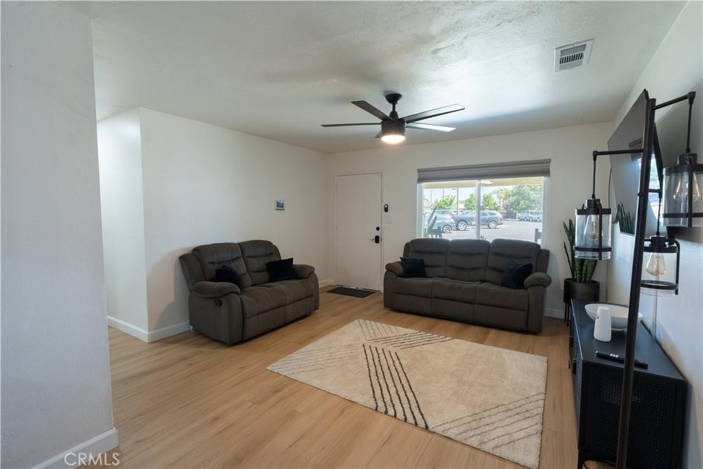 10955 Abby Ln, Hanford, CA 93230