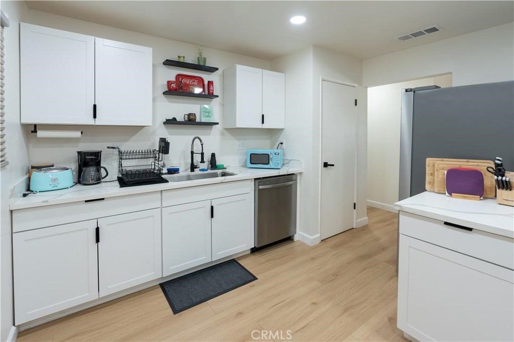 10955 Abby Ln, Hanford, CA 93230