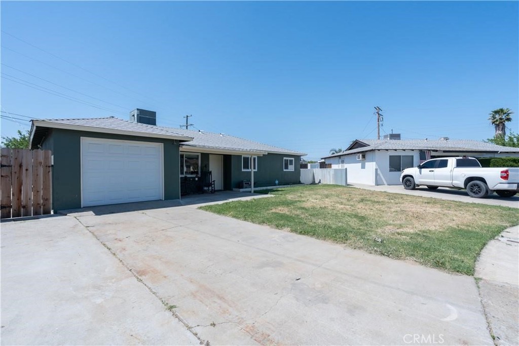 10955 Abby Ln, Hanford, CA 93230