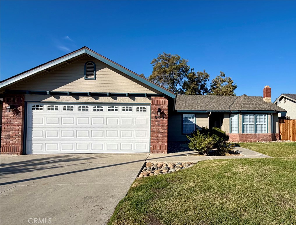 990 Heartwood, Hanford, CA 93230