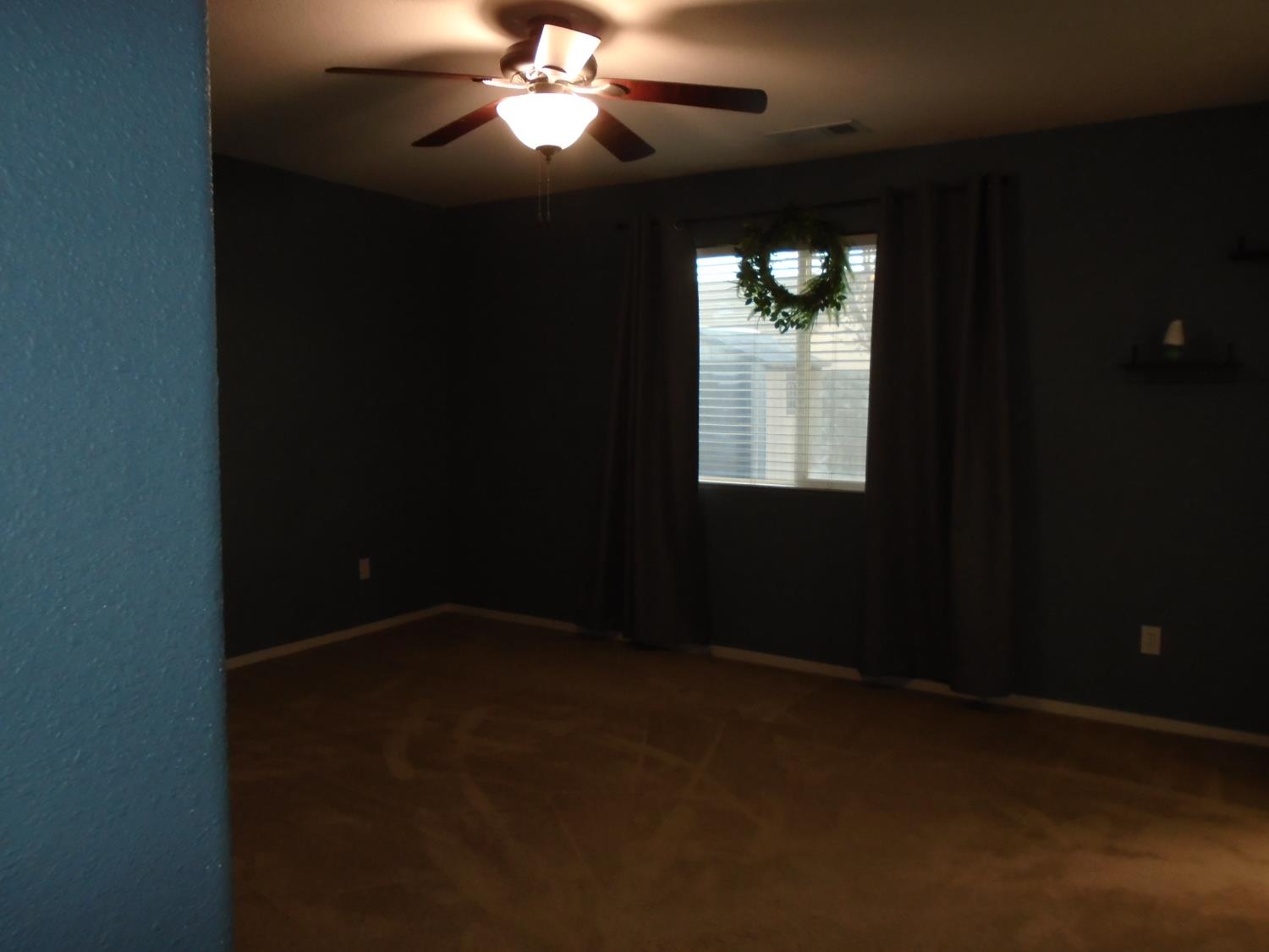 2141 W Hampton Dr, Hanford, CA 93230