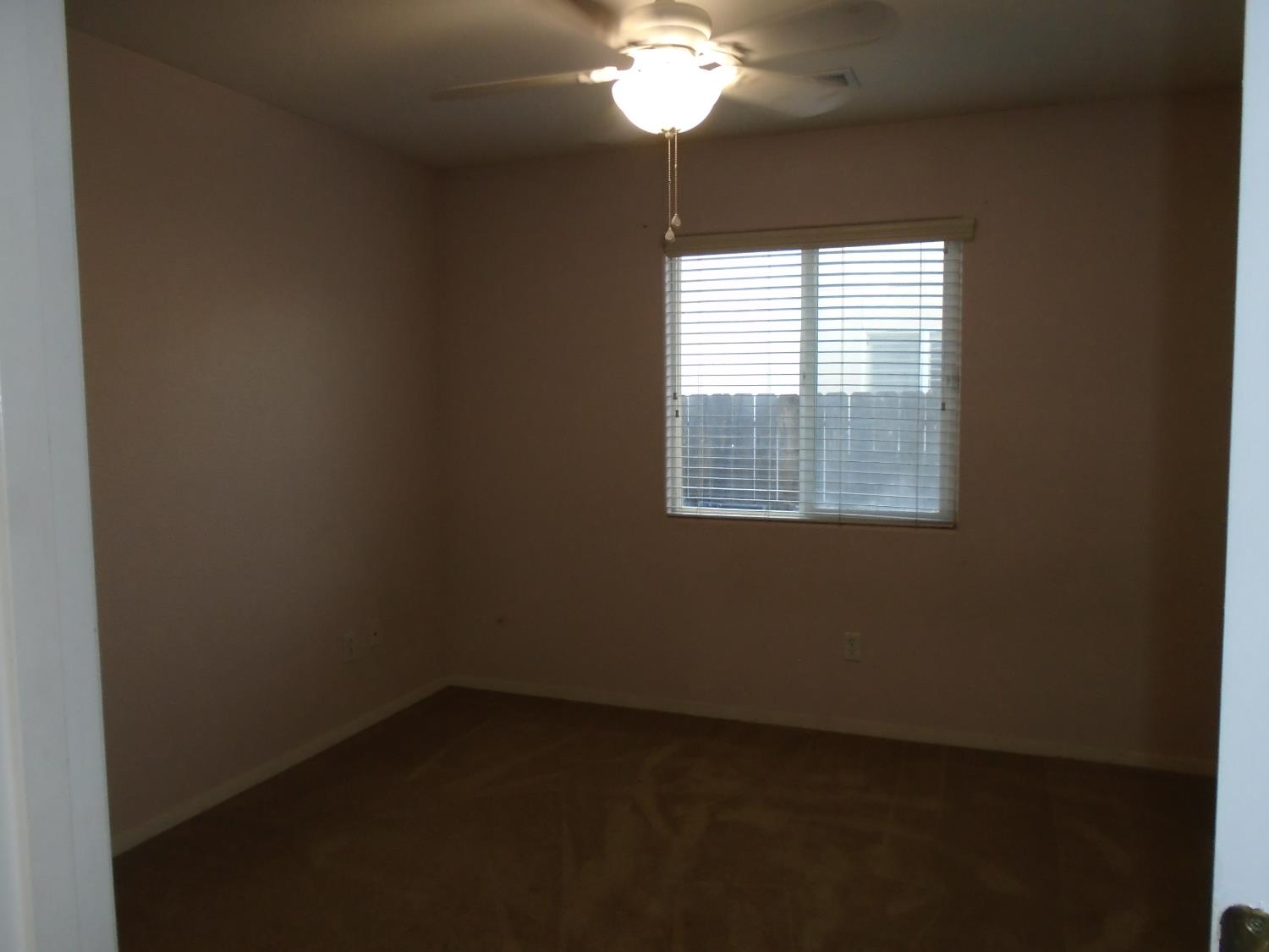 2141 W Hampton Dr, Hanford, CA 93230