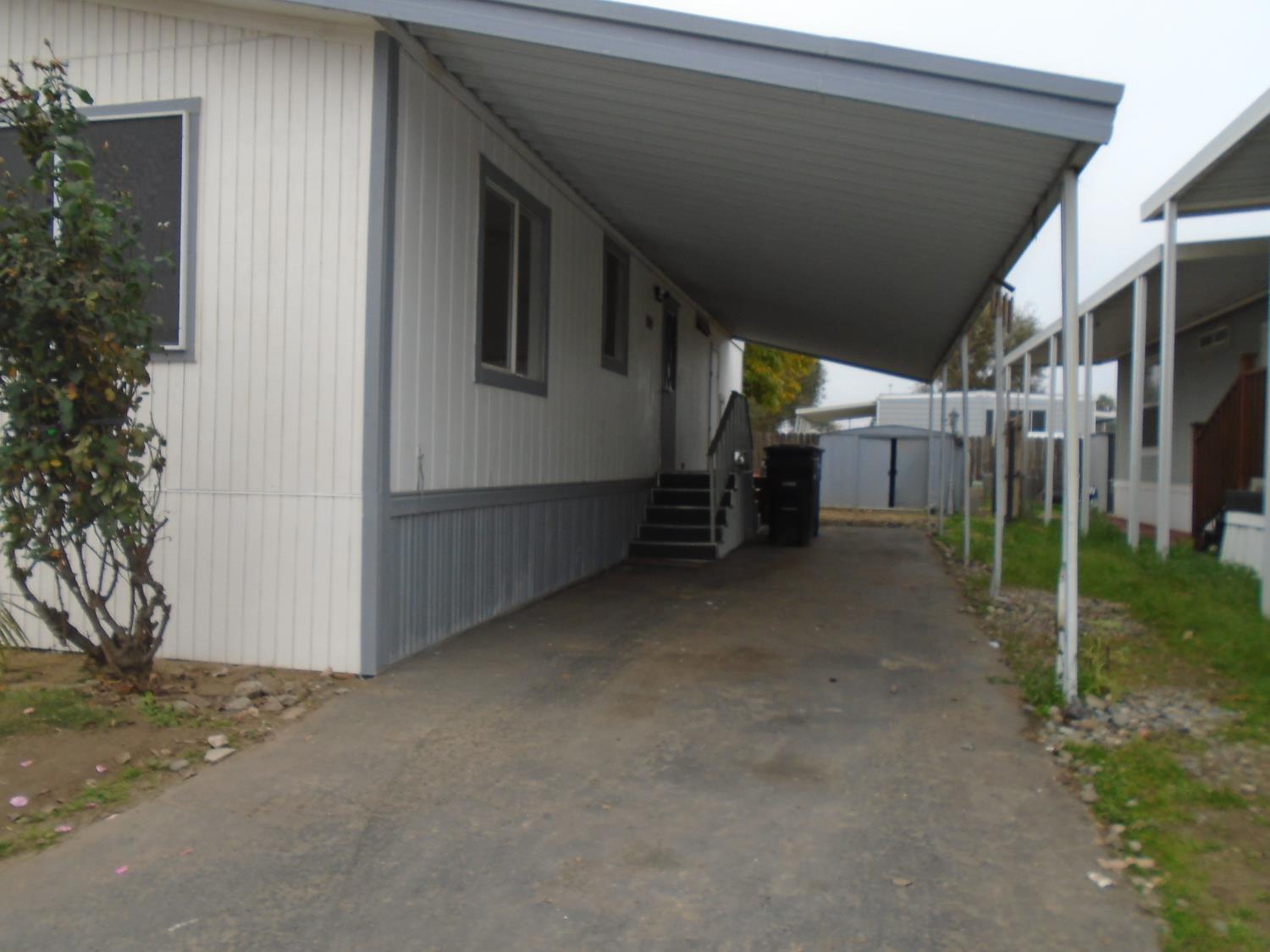 860 #18 E Grangeville Blvd #18, Hanford, CA 93230