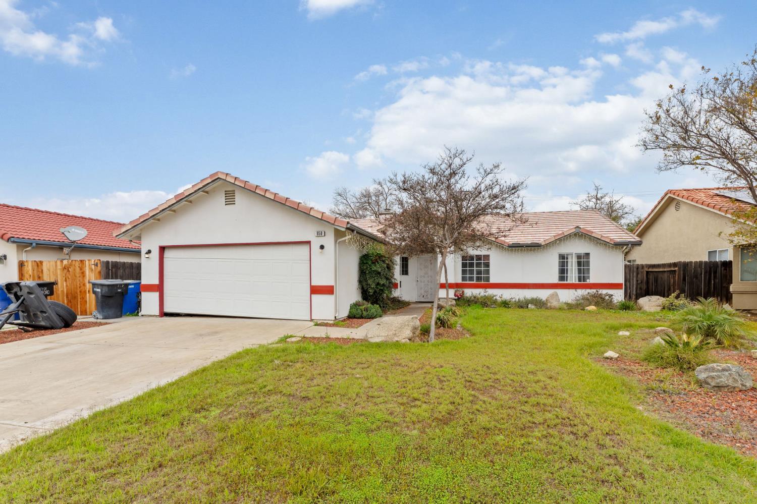 950 Cedarwood, Hanford, CA 93230