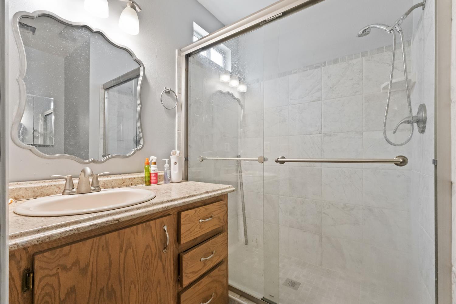 950 Cedarwood, Hanford, CA 93230