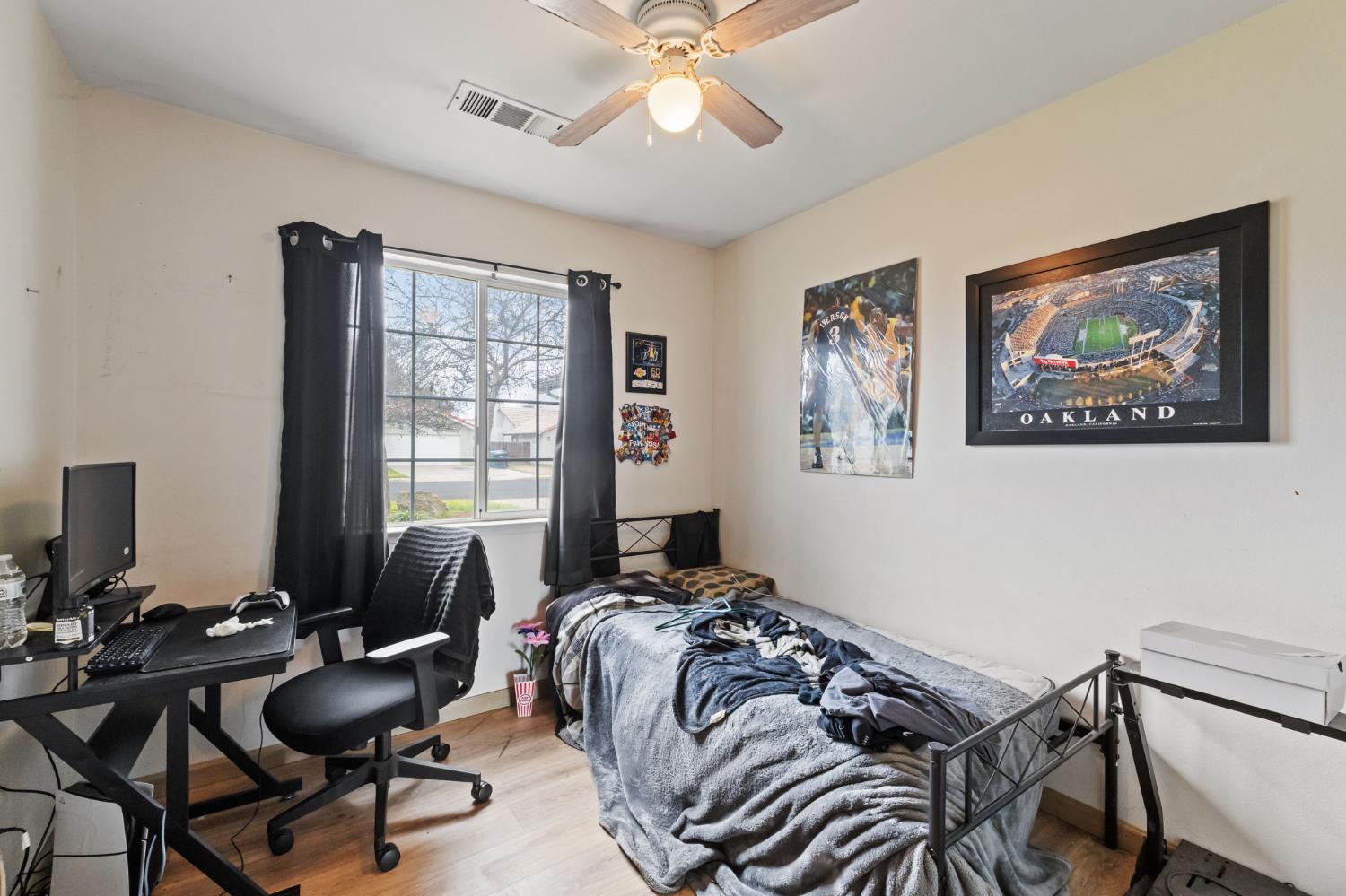 950 Cedarwood, Hanford, CA 93230