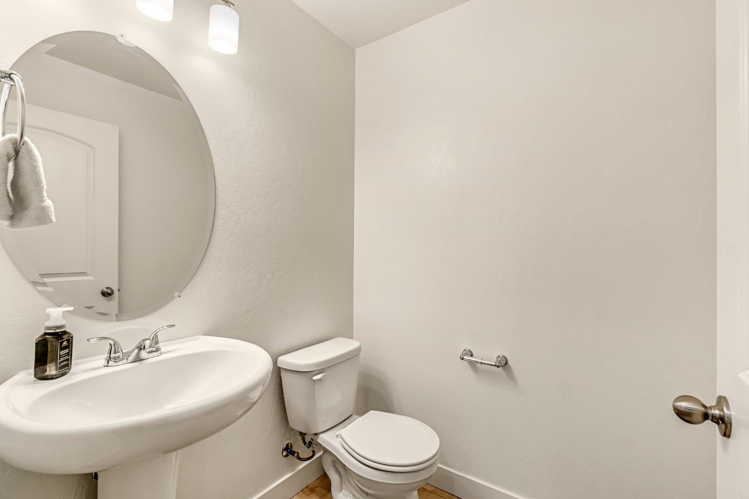 1356 W Annika, Hanford, CA 93230