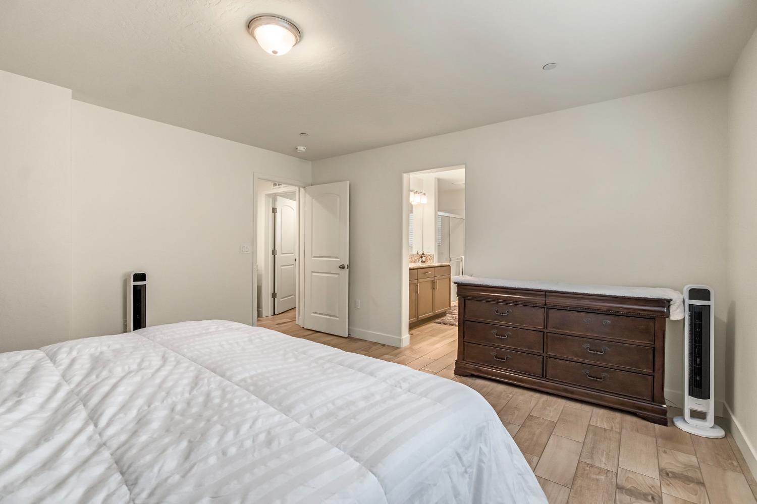 1356 W Annika, Hanford, CA 93230