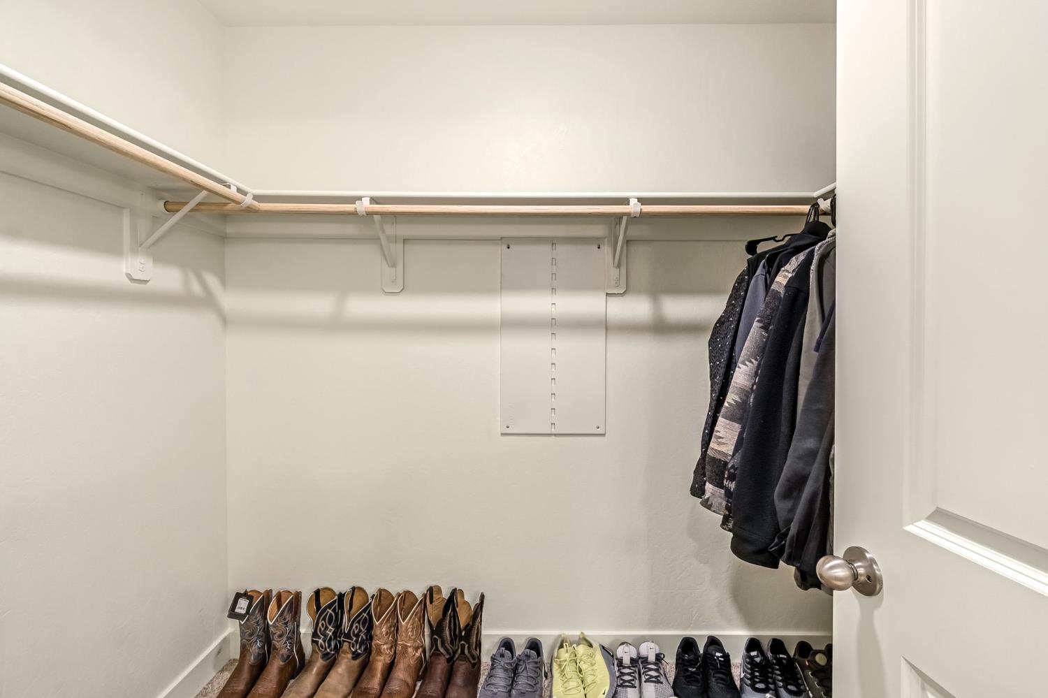 1356 W Annika, Hanford, CA 93230