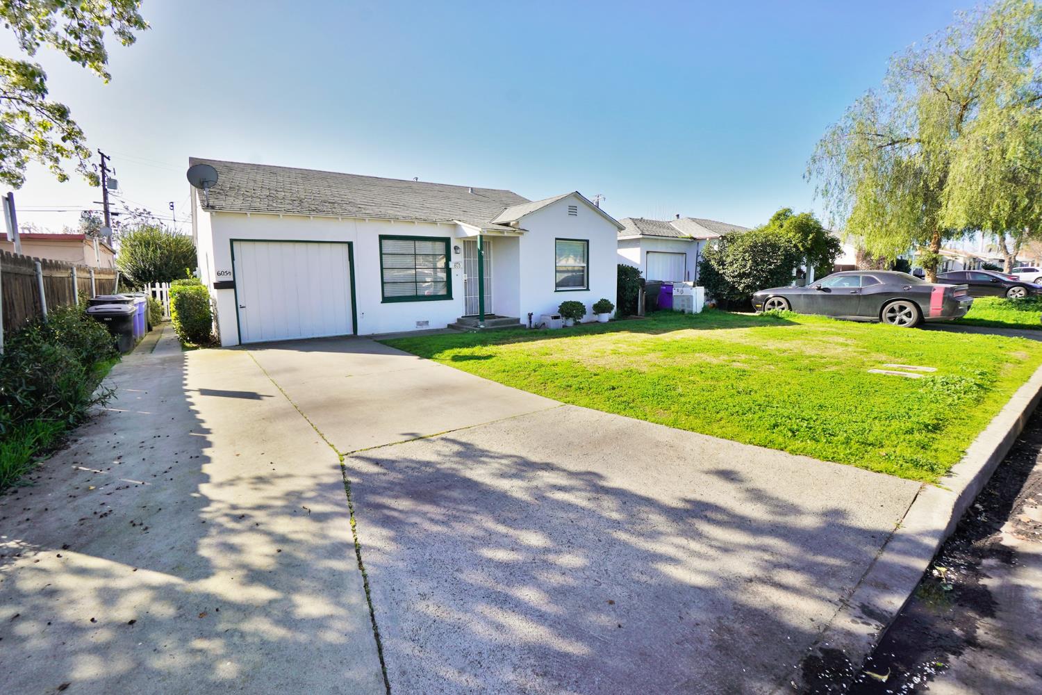 605 E Myrtle St, Hanford, CA 93230