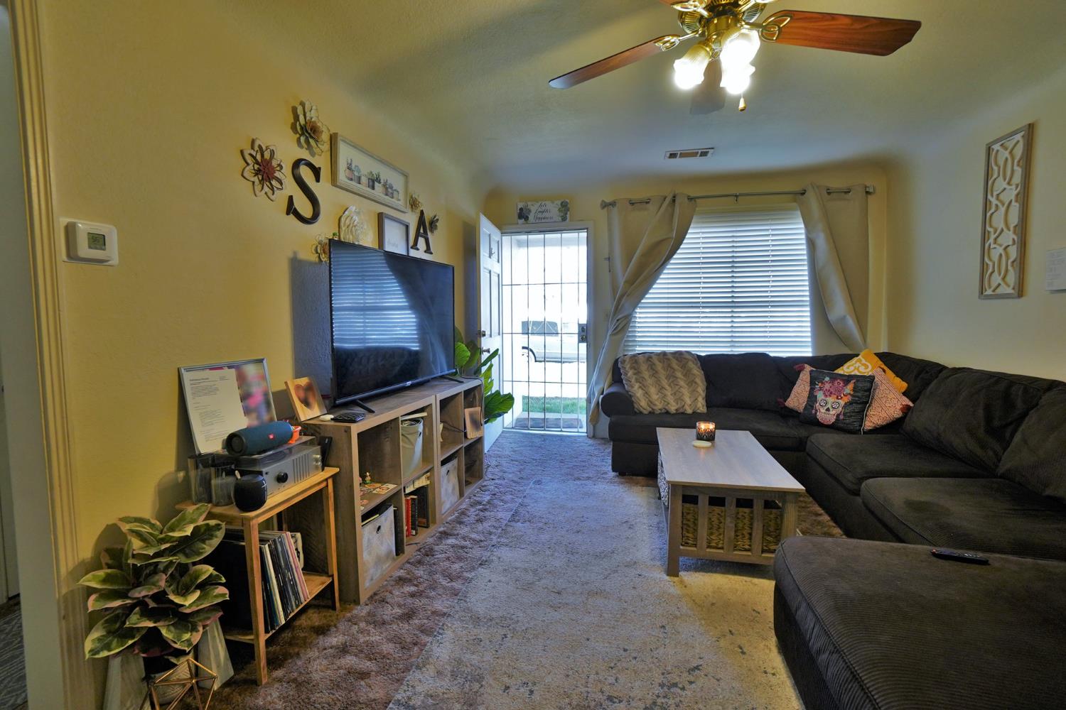 605 E Myrtle St, Hanford, CA 93230