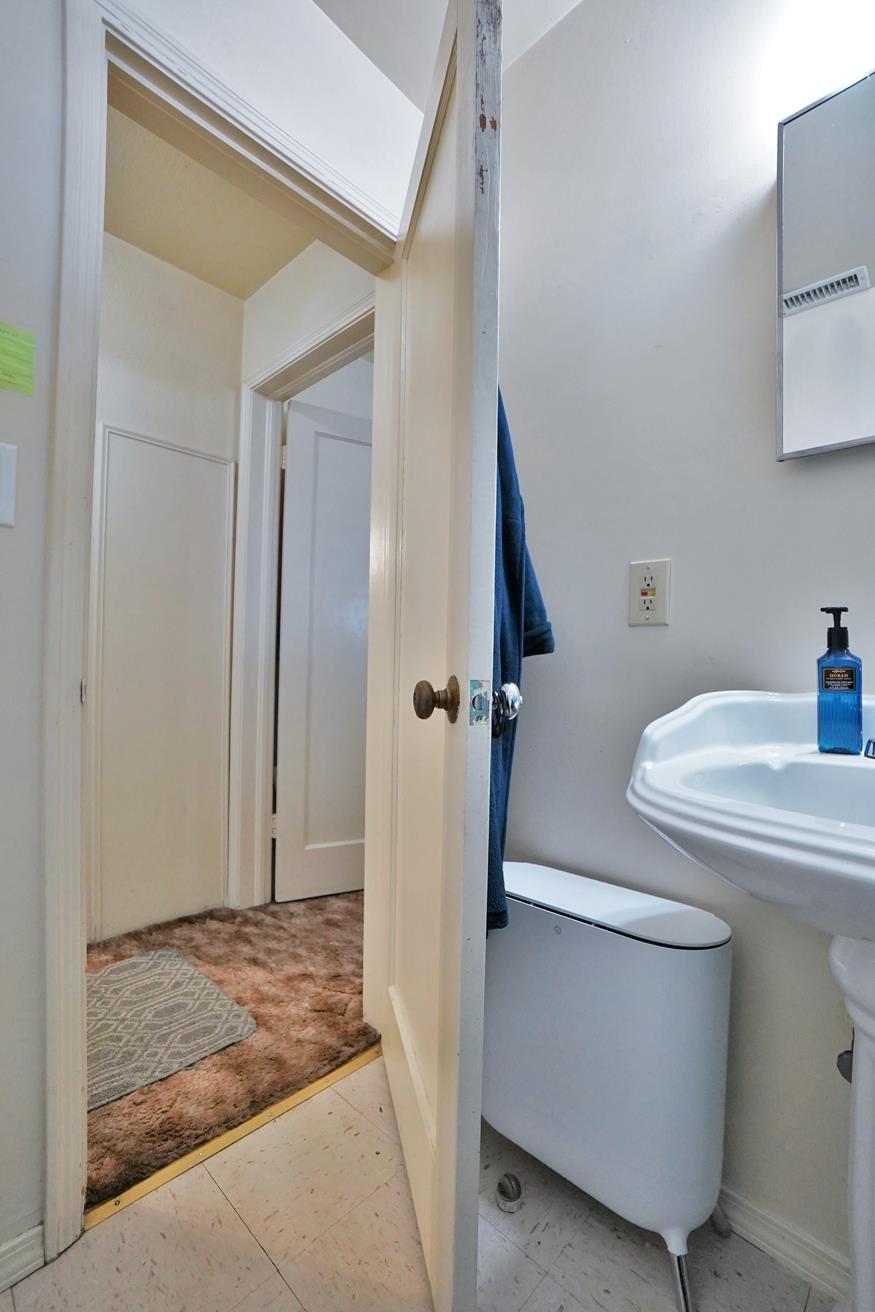 605 E Myrtle St, Hanford, CA 93230