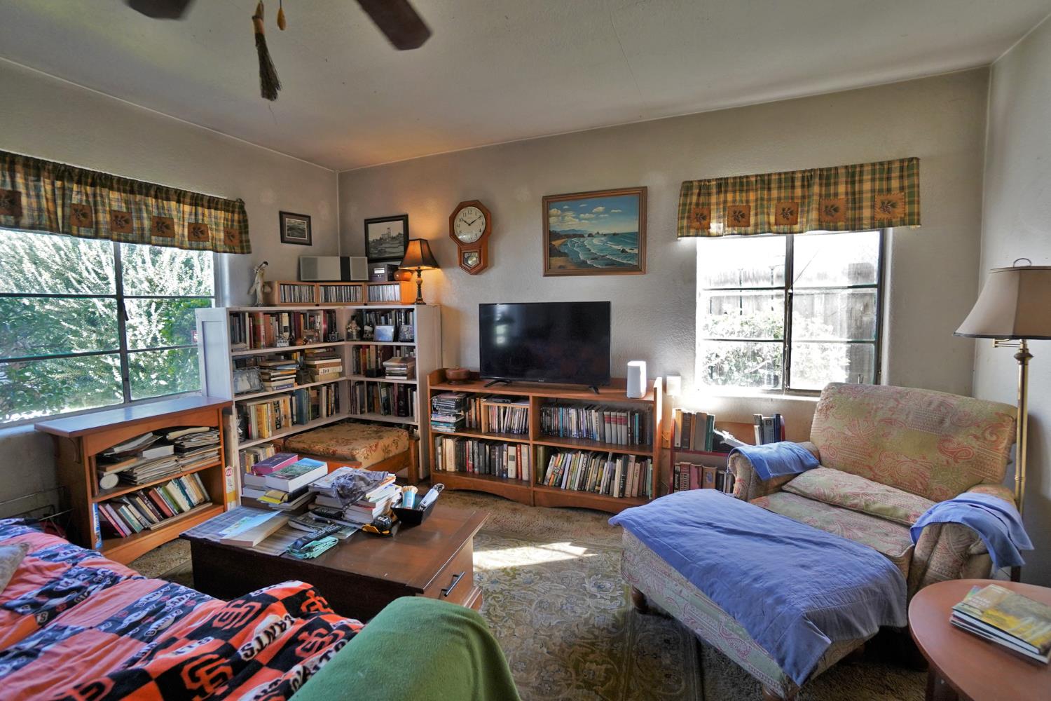 605 E Myrtle St, Hanford, CA 93230