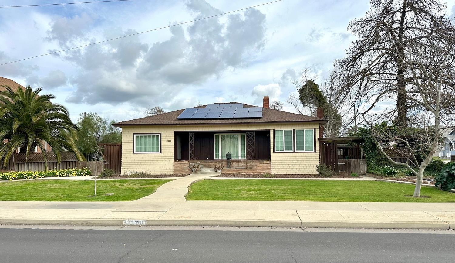 1301 N Douty St, Hanford, CA 93230