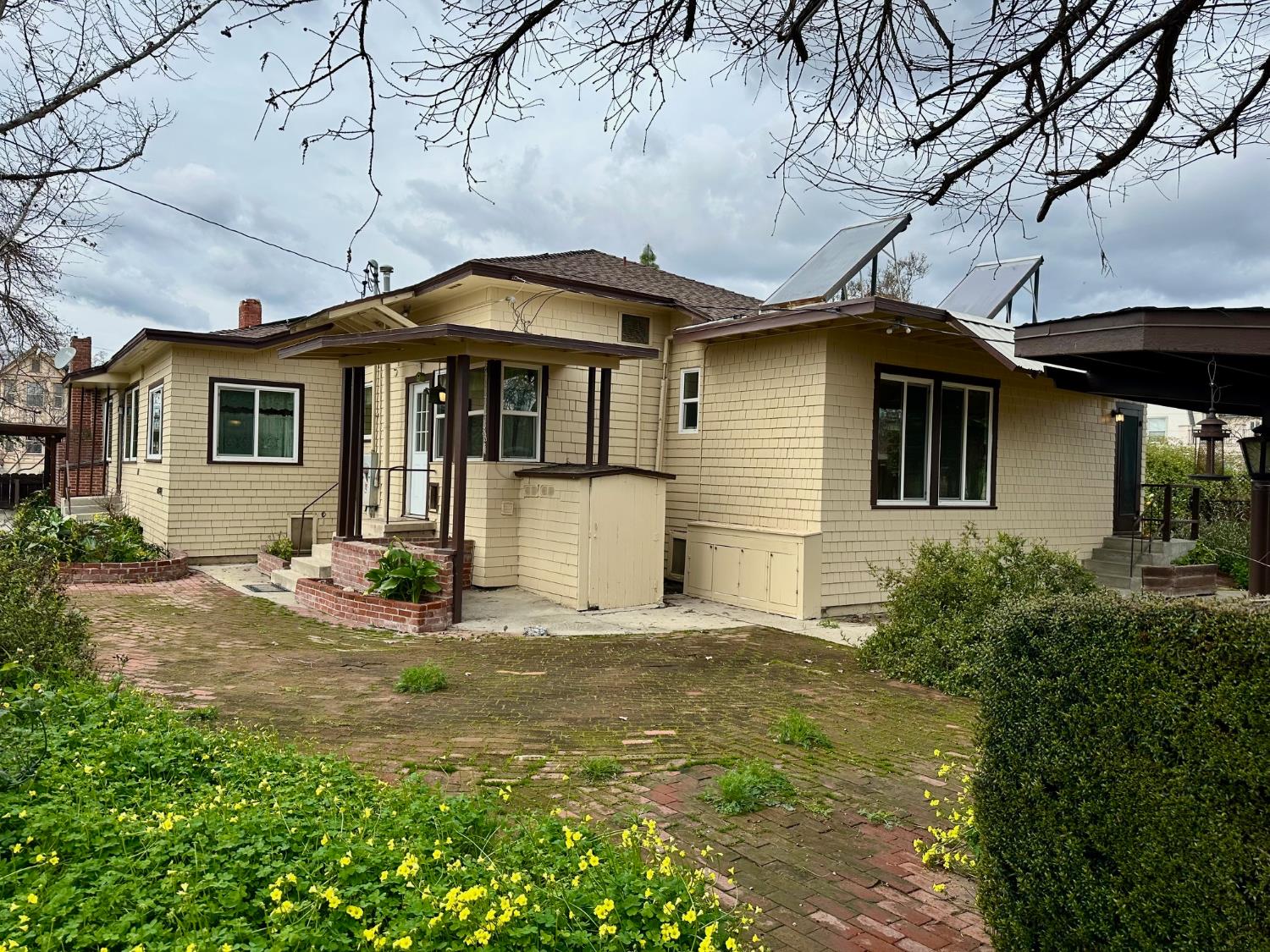 1301 N Douty St, Hanford, CA 93230