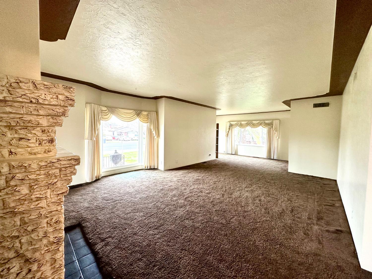 1301 N Douty St, Hanford, CA 93230