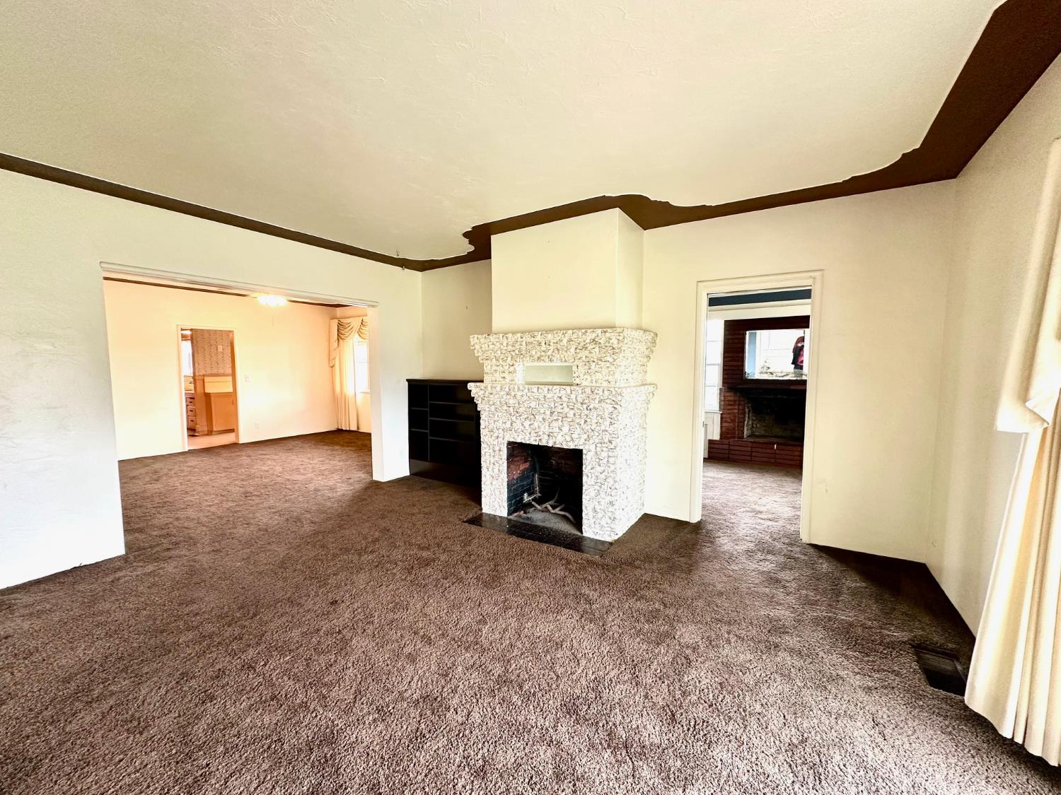 1301 N Douty St, Hanford, CA 93230