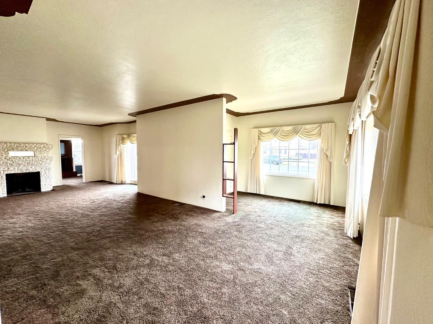 1301 N Douty St, Hanford, CA 93230