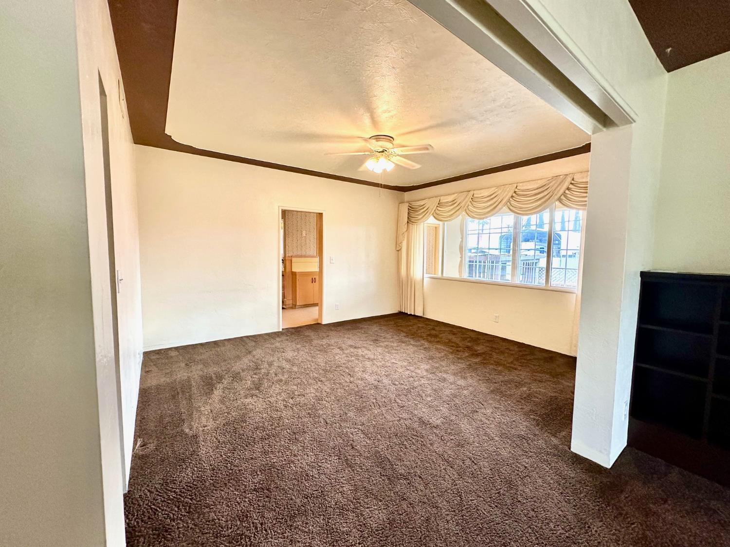 1301 N Douty St, Hanford, CA 93230