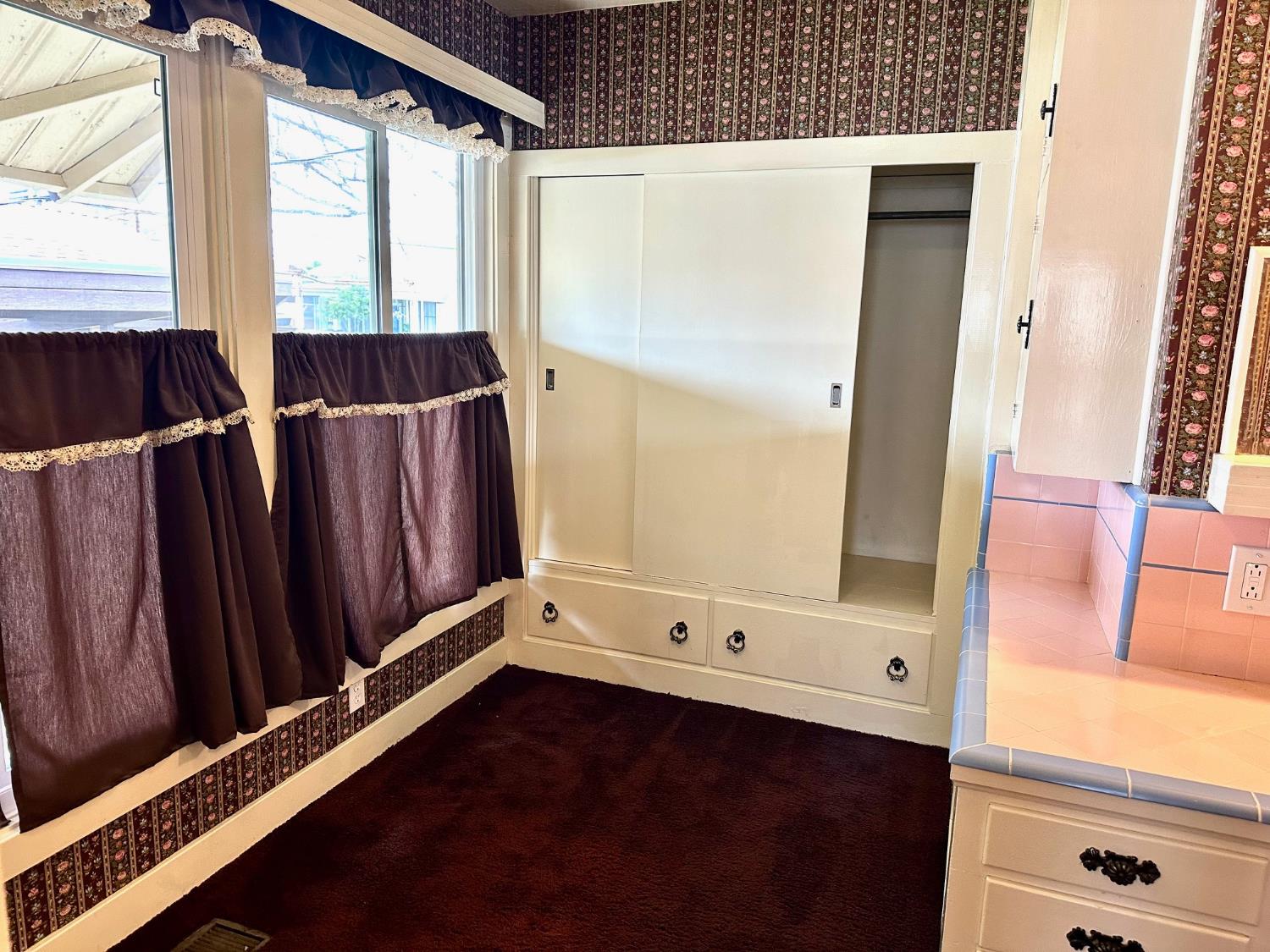 1301 N Douty St, Hanford, CA 93230