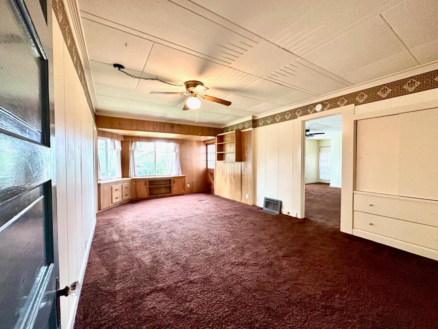 1301 N Douty St, Hanford, CA 93230