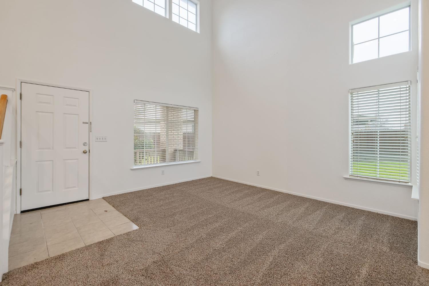 3232 N Zion Cir, Hanford, CA 93230