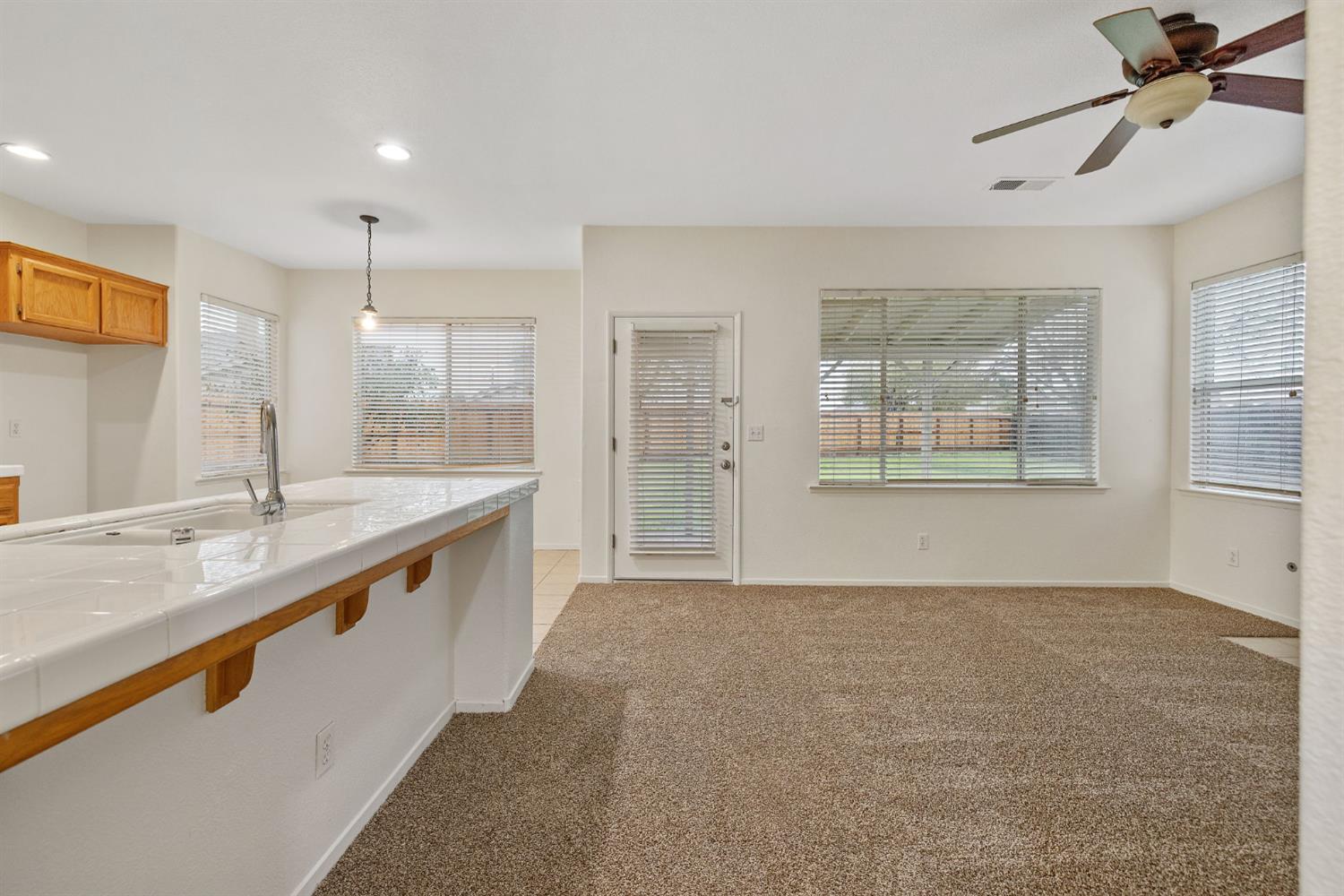 3232 N Zion Cir, Hanford, CA 93230