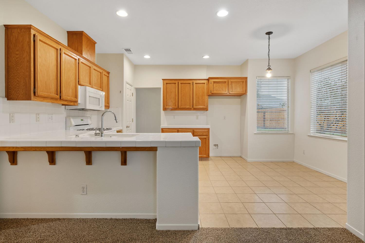 3232 N Zion Cir, Hanford, CA 93230