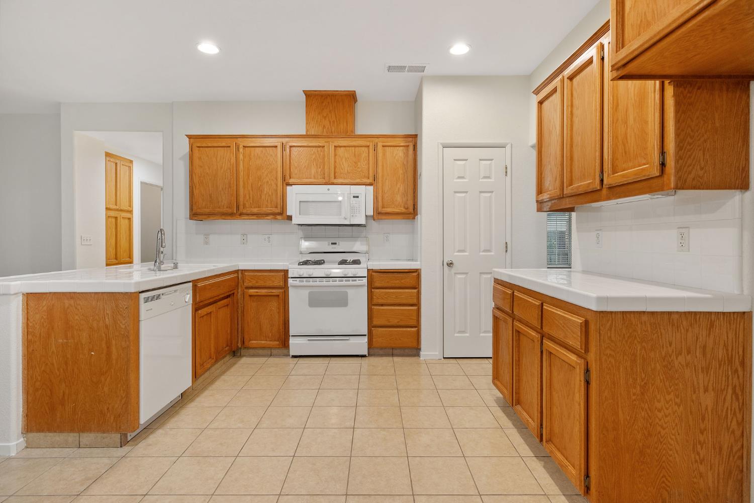 3232 N Zion Cir, Hanford, CA 93230