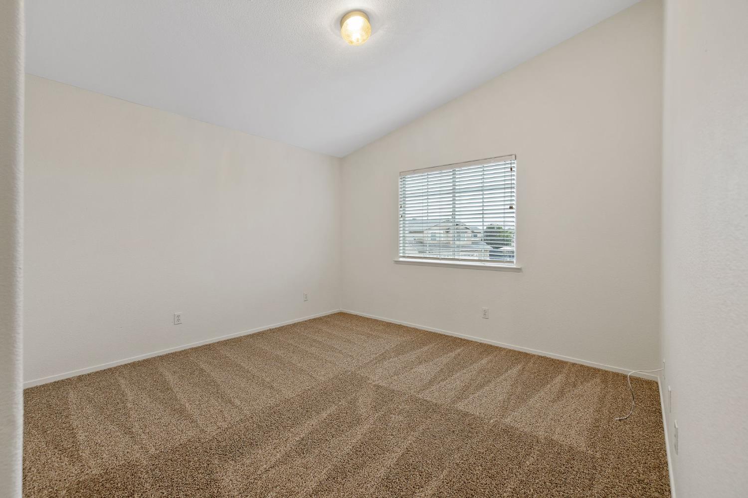 3232 N Zion Cir, Hanford, CA 93230