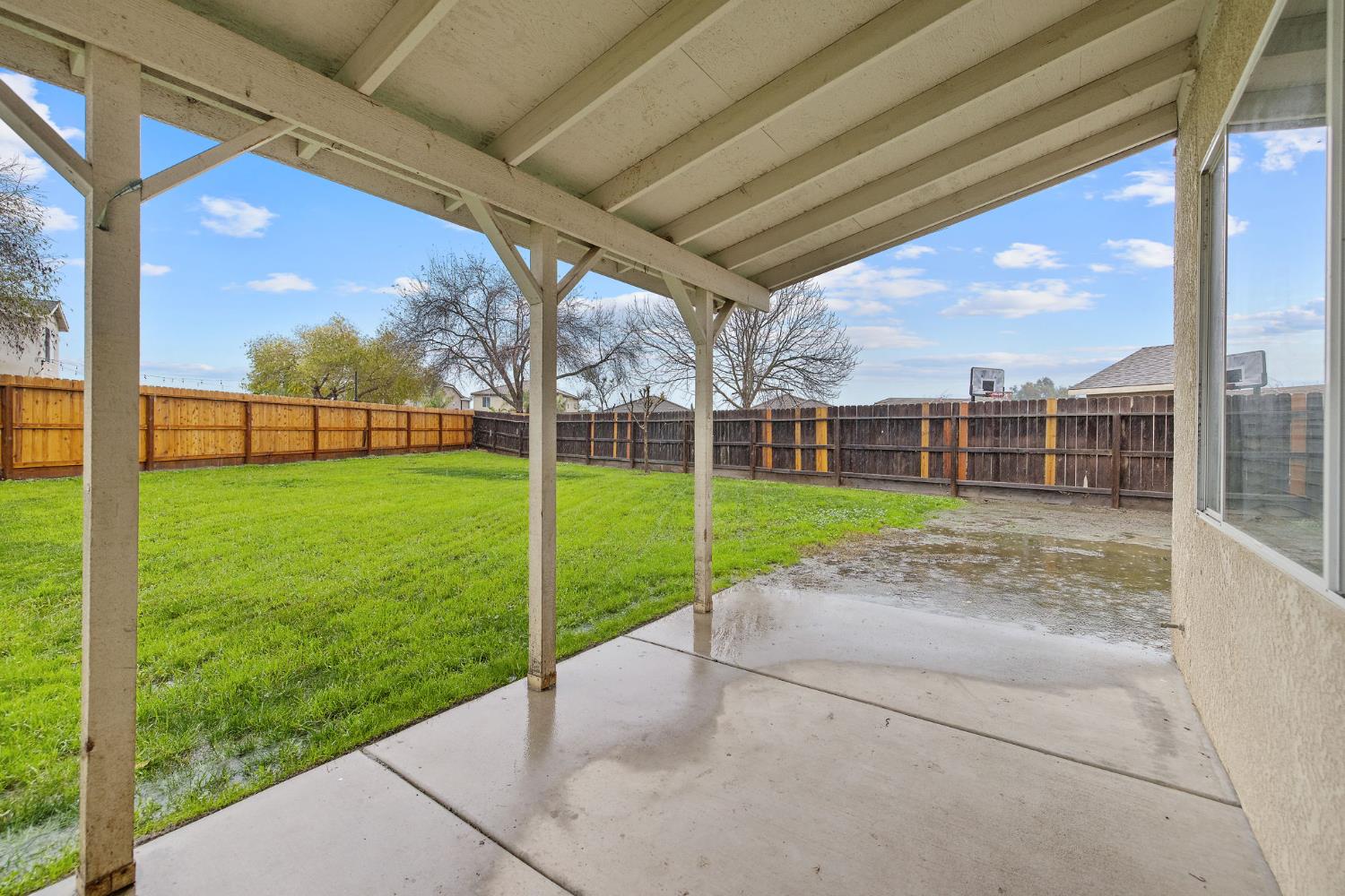 3232 N Zion Cir, Hanford, CA 93230