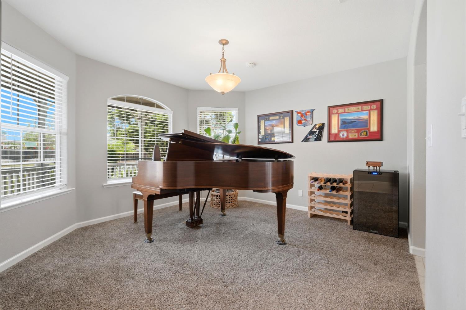 1155 W Julia Way, Hanford, CA 93230