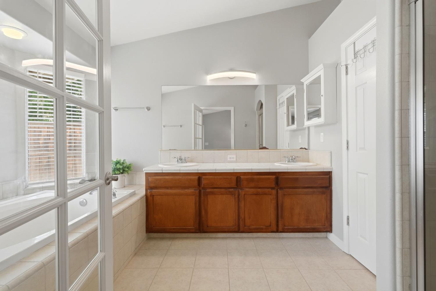 1155 W Julia Way, Hanford, CA 93230