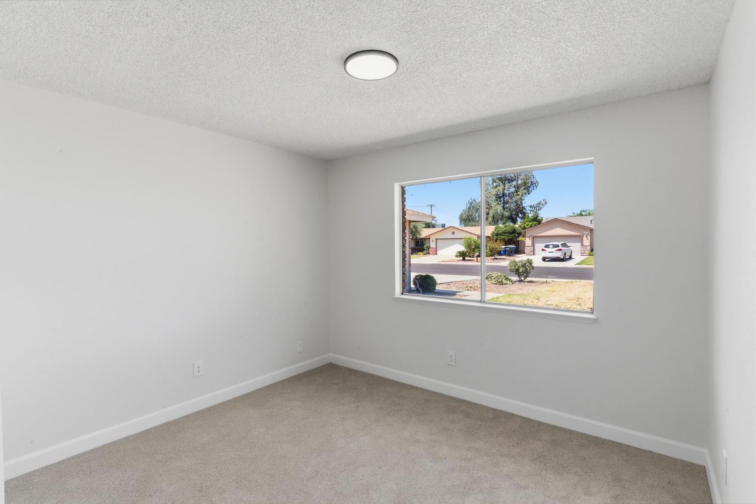 2117 Beechwood Ct, Hanford, CA 93230