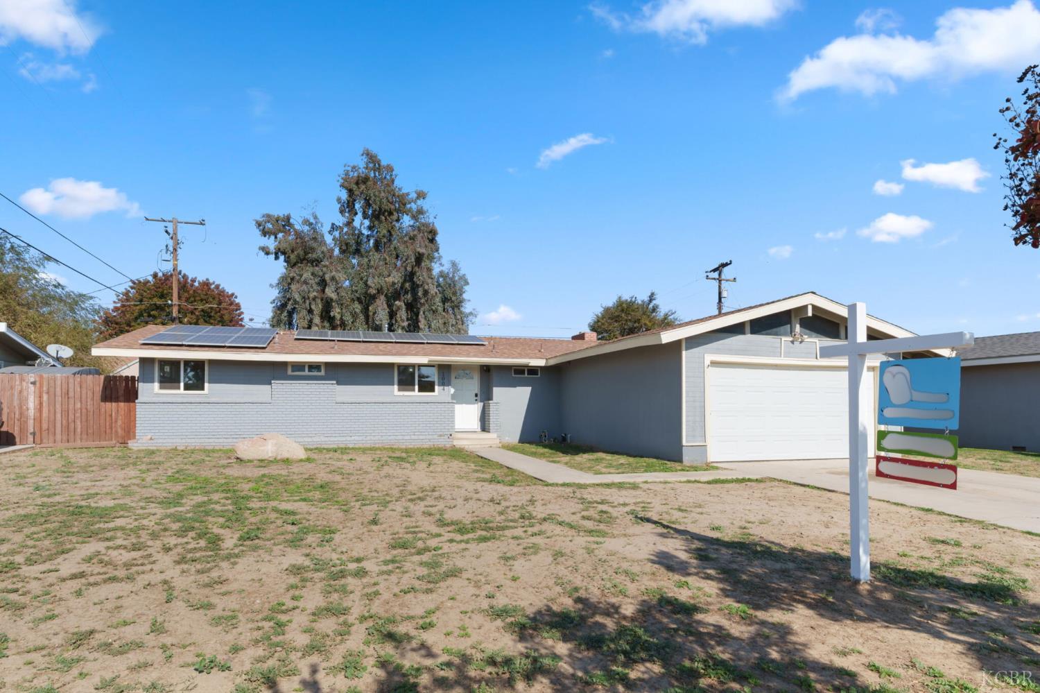 1004 E Myrtle St, Hanford, CA 93230